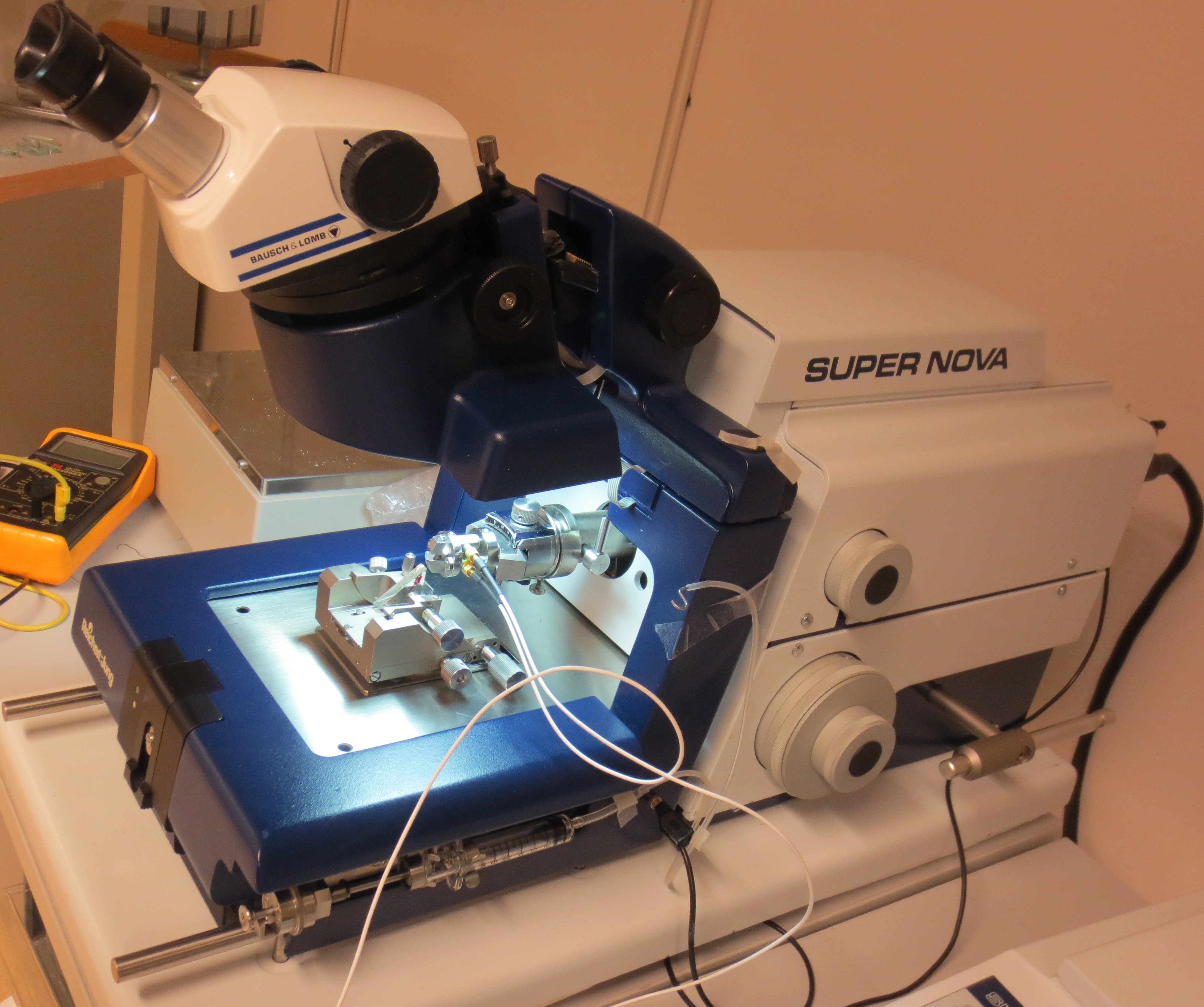 Picture of Instrumented Ultramicrotome