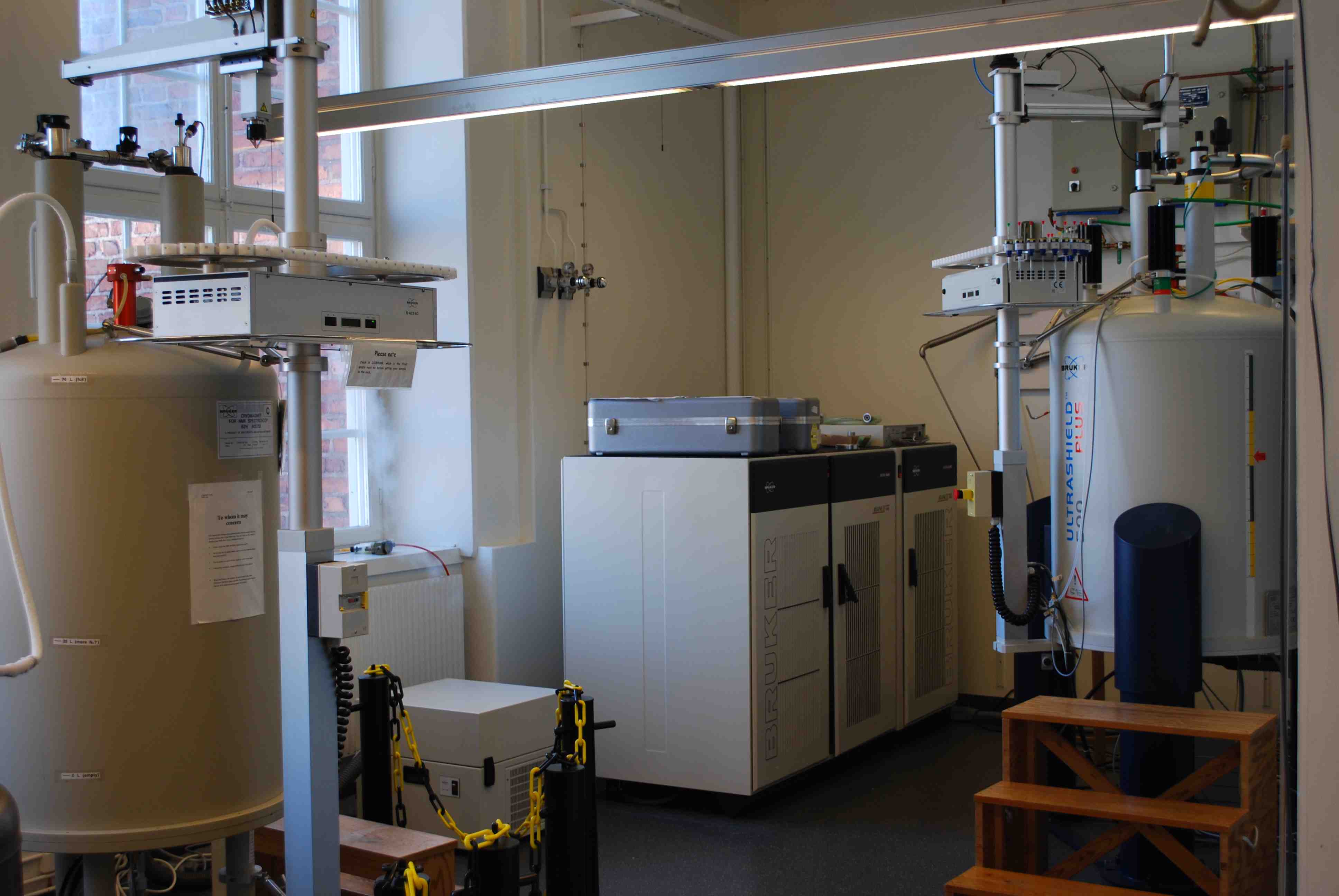 Picture of NMR spectrometer