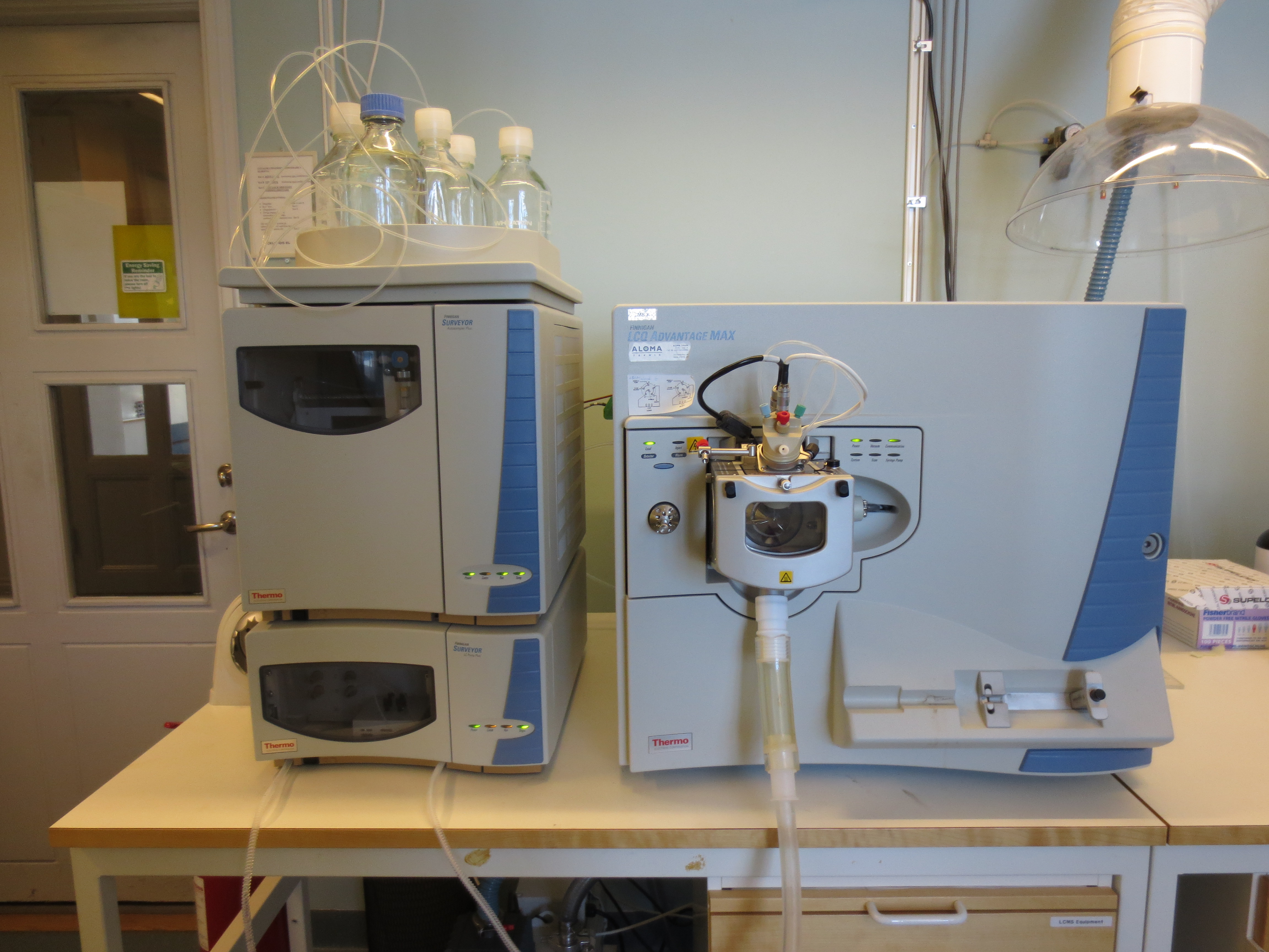 Picture of HPLC-MS/MS with autosamper