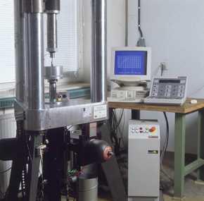 Picture of 30 kN Materials testing machine